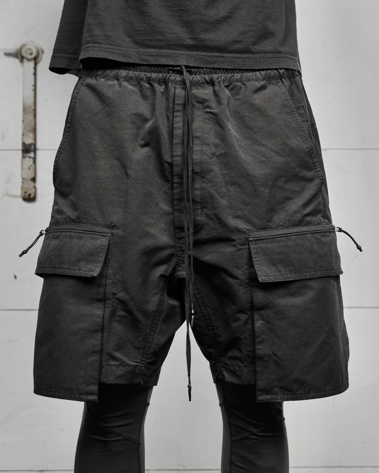 HANGING POCKET CARGO SHORT