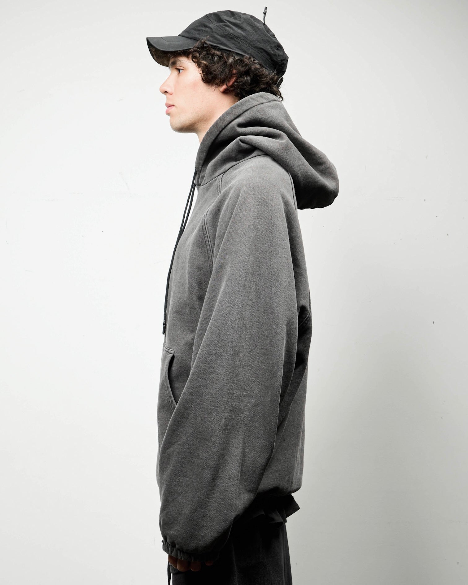 OVERSIZED RAGLAN HOODIE