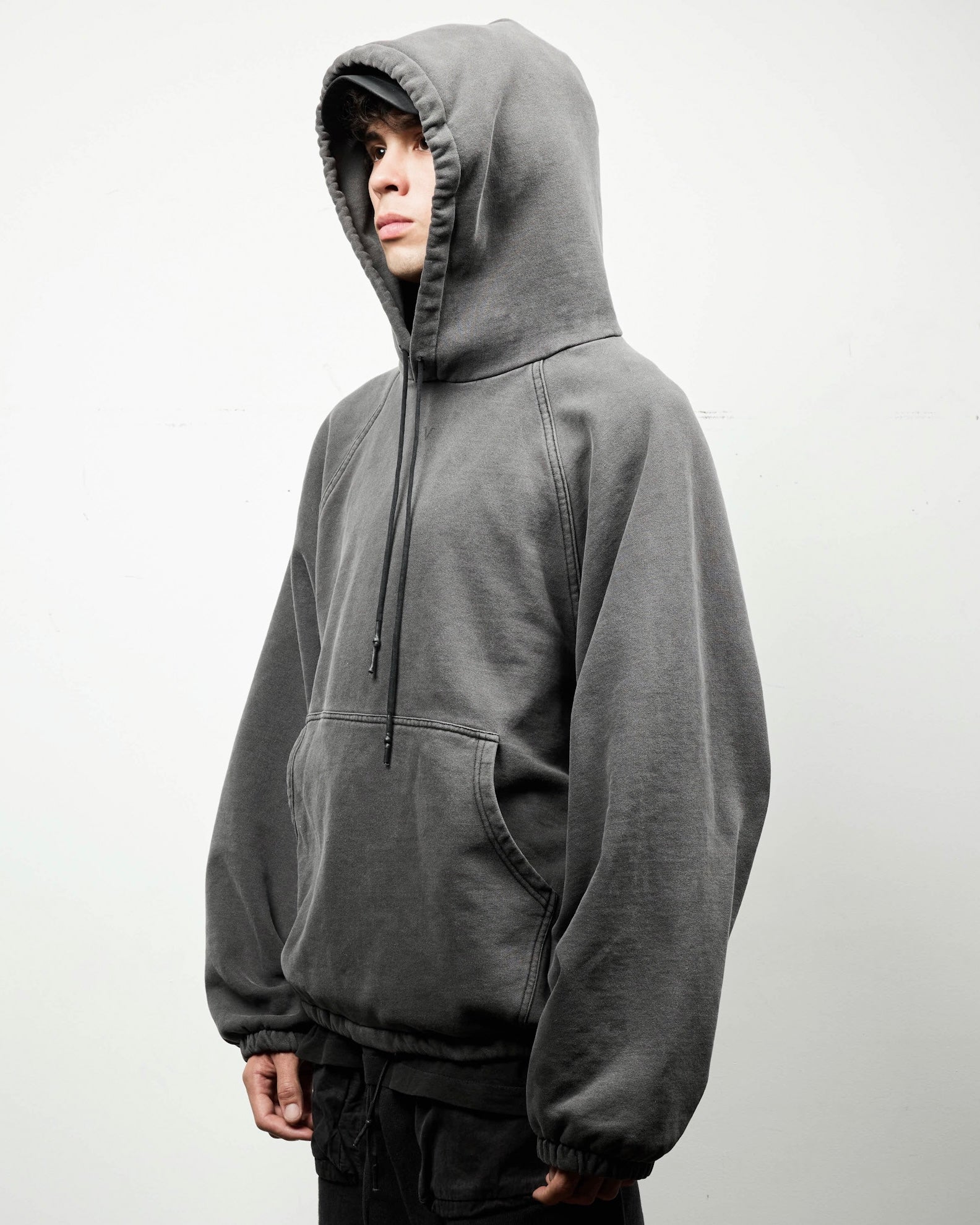 OVERSIZED RAGLAN HOODIE