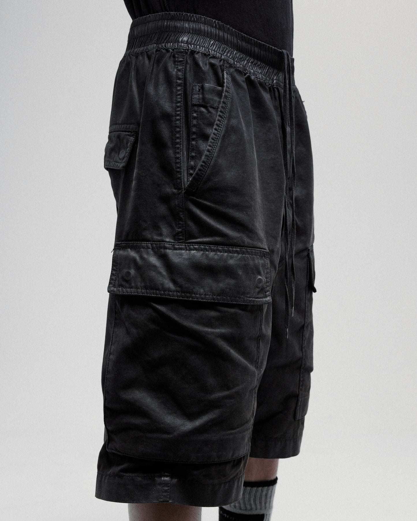 WAXED CARGO SHORTS