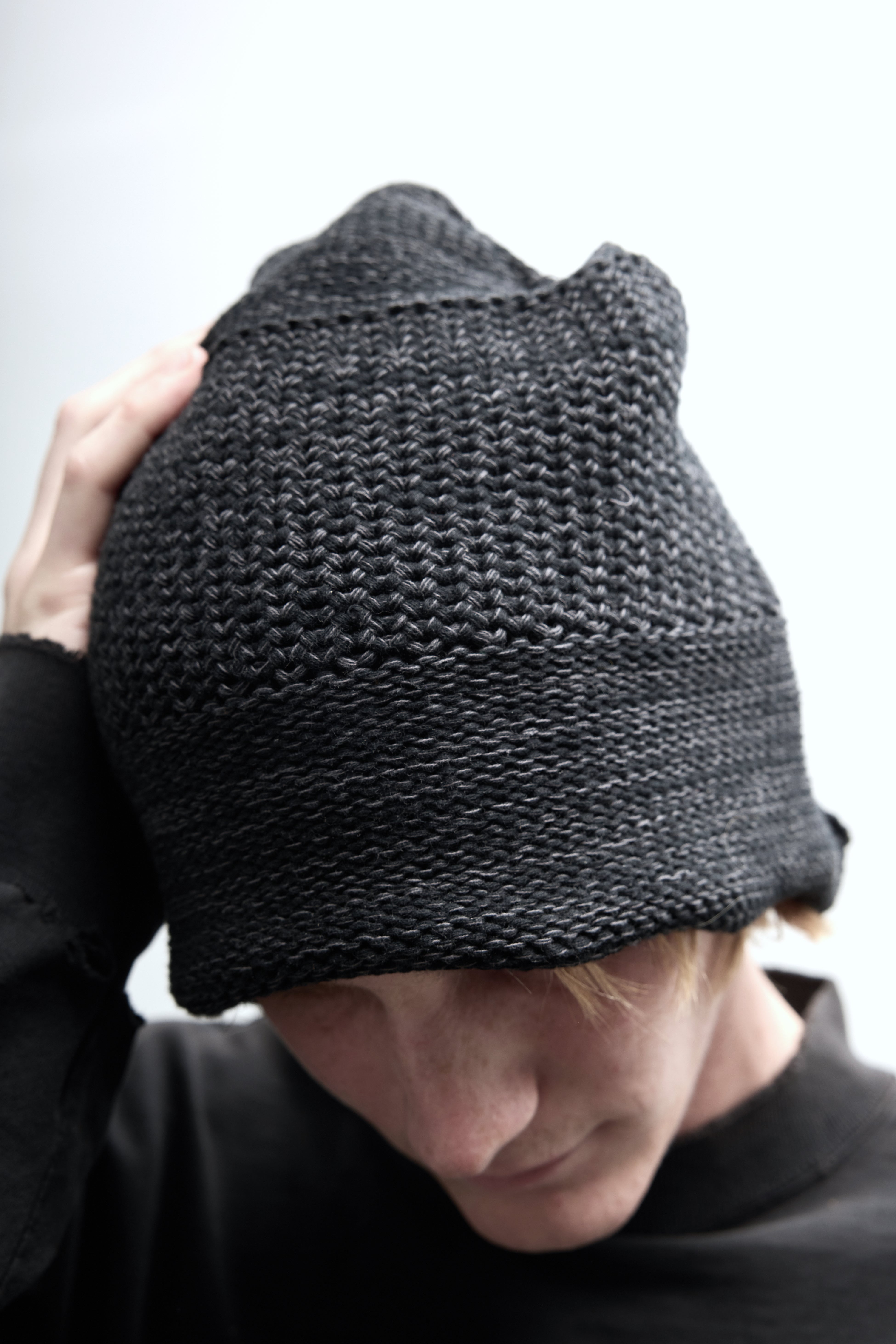 COTTON SLIT BEANIE - DARK GREY/BLACK – jacov