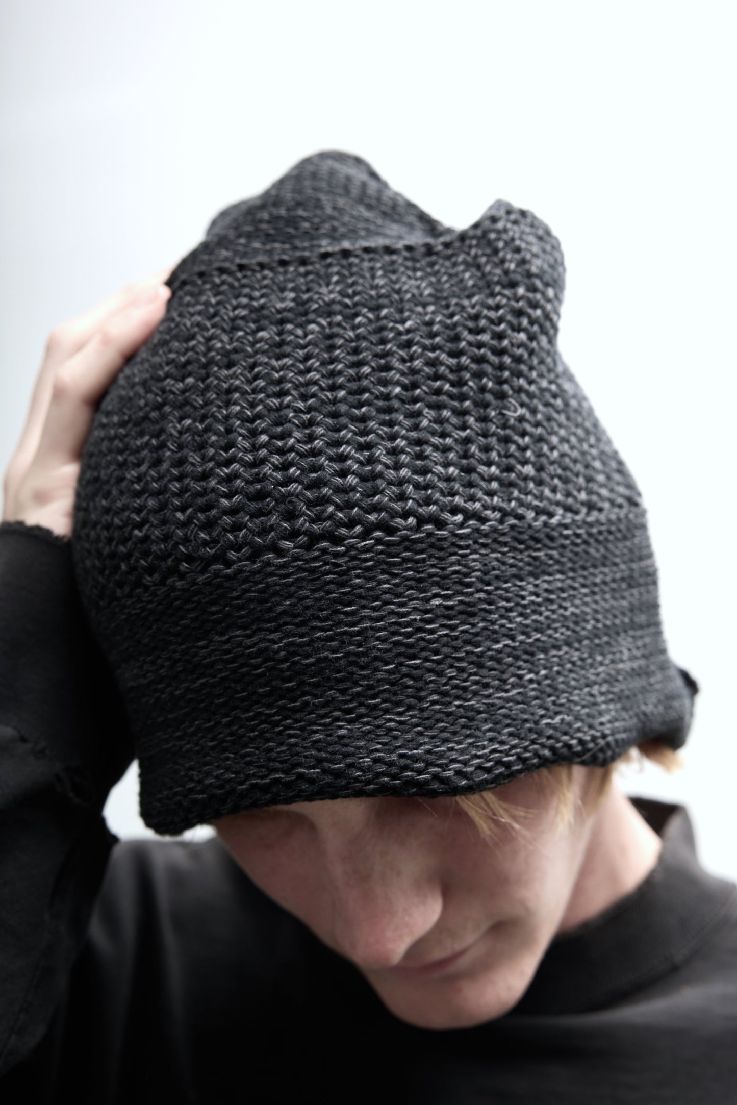 COTTON SLIT BEANIE - DARK GREY/BLACK