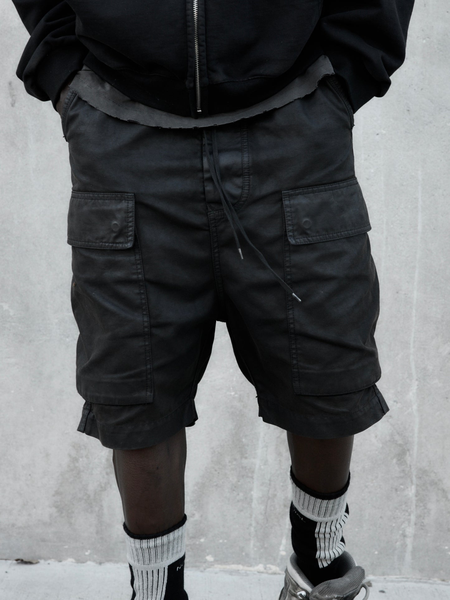 WAXED CARGO SHORTS
