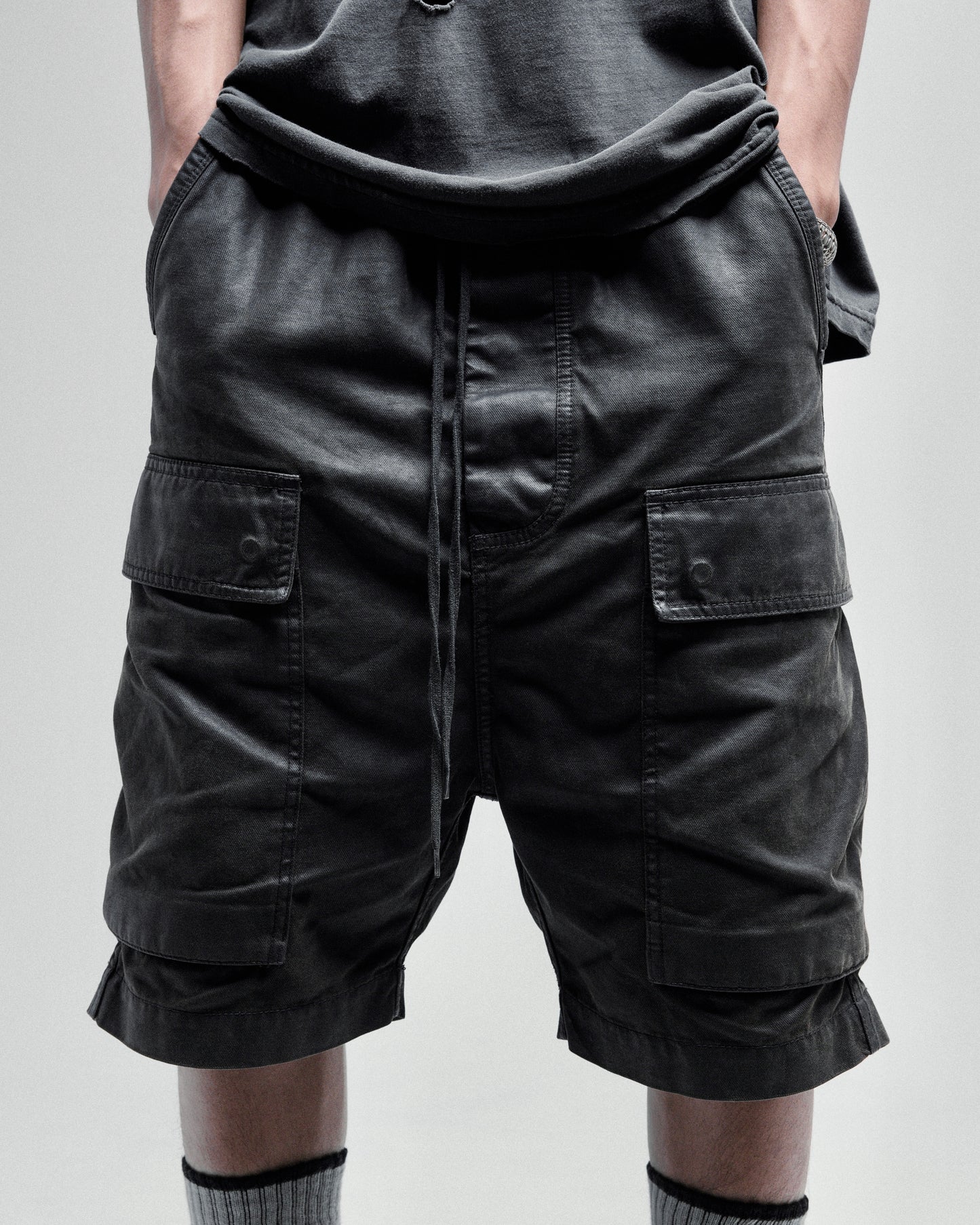 WAXED CARGO SHORTS